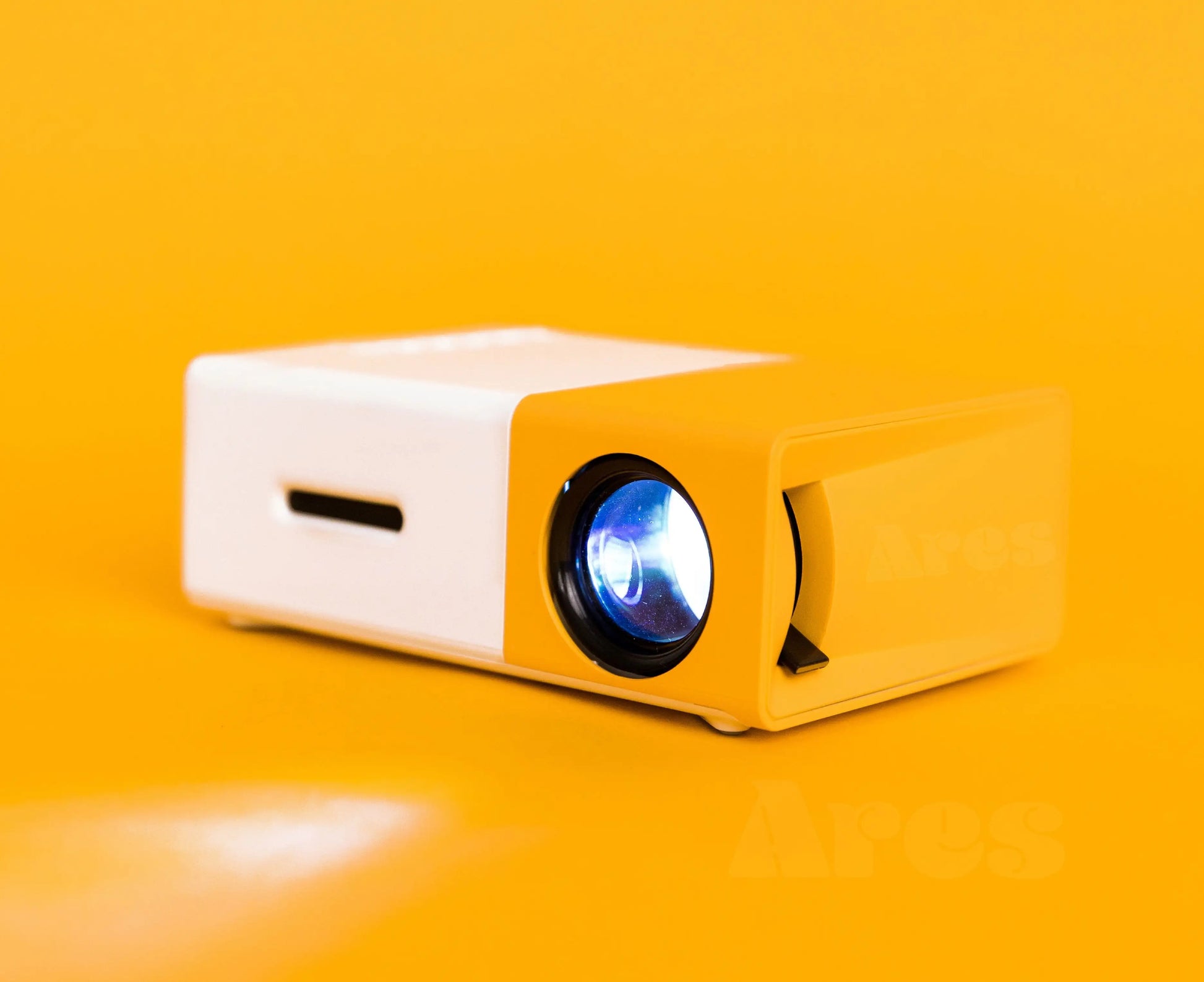 Ultra HD Mini Projector - ZAGAZOOM